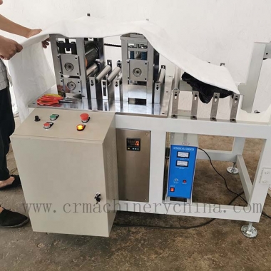 Máquina para fabricar guantes desechables
